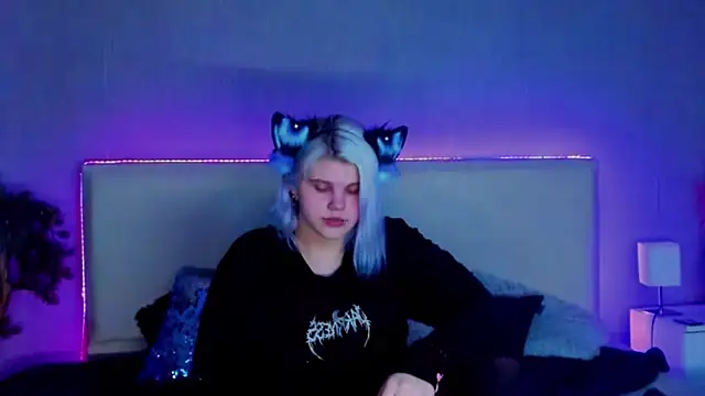 Snapshot of JoannLowe chatting on 03-05-25, 12:59 JoannLowe online show from 03-05-25, 12:59