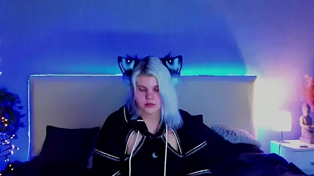 Snapshot of JoannLowe chatting on 03-05-25, 10:54 JoannLowe online show from 03-05-25, 10:54