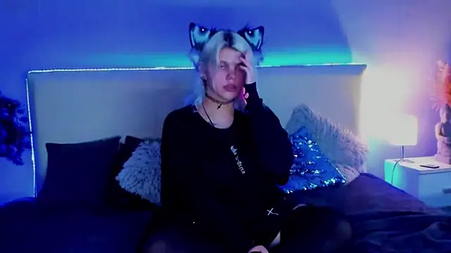 Snapshot of JoannLowe chatting on 03-12-25, 09:13 JoannLowe online show from 03-12-25, 09:13