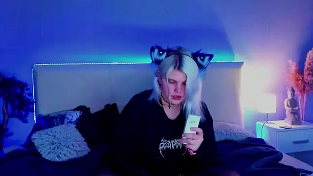 Snapshot of JoannLowe chatting on 03-15-25, 03:40 JoannLowe online show from 03-15-25, 03:40