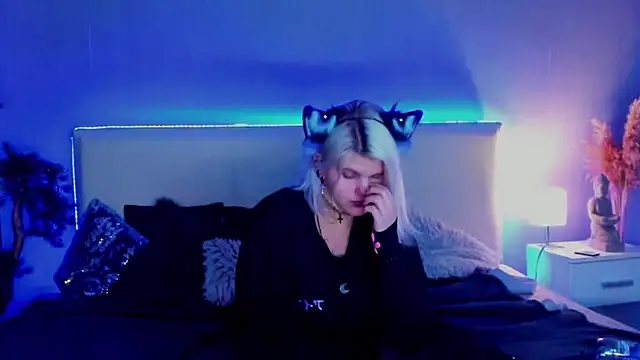 Snapshot of JoannLowe chatting on 03-16-25, 09:05 JoannLowe online show from 03-16-25, 09:05