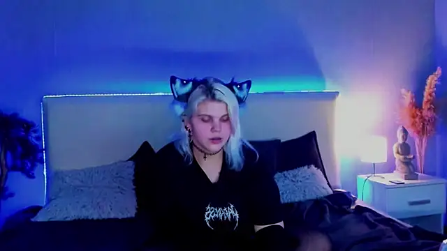 Snapshot of JoannLowe chatting on 03-17-25, 12:19 JoannLowe online show from 03-17-25, 12:19