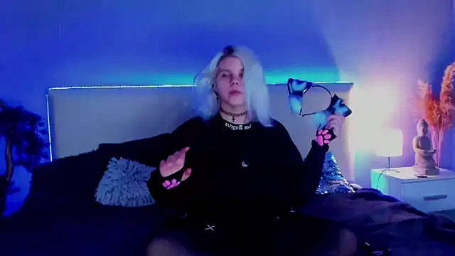 Snapshot of JoannLowe chatting on 03-19-25, 08:32 JoannLowe online show from 03-19-25, 08:32