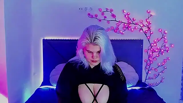 Snapshot of JoannLowe chatting on 02-23-26, 08:17 JoannLowe online show from 02-23-26, 08:17