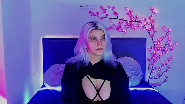 Snapshot of JoannLowe chatting on 02-27-26, 07:58 JoannLowe online show from 02-27-26, 07:58