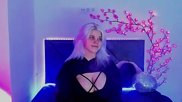 Snapshot of JoannLowe chatting on 03-11-26, 08:48 JoannLowe online show from 03-11-26, 08:48