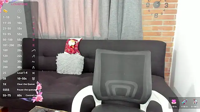 Snapshot of curly_muscle chatting on 12-13-24, 06:16 curly muscle online show from 12-13-24, 06:16