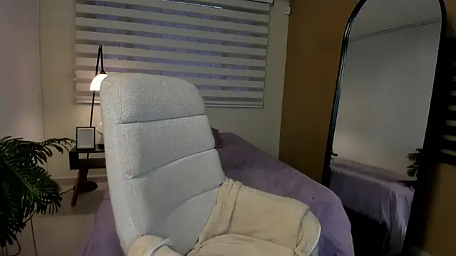 Catyloves online show from 04-28-26, 10:04