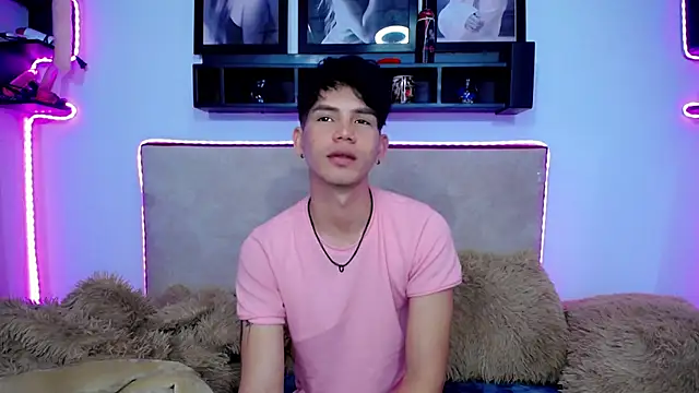 Snapshot of Tayson_Rivers chatting on 12-13-24, 03:32 Tayson Rivers online show from 12-13-24, 03:32