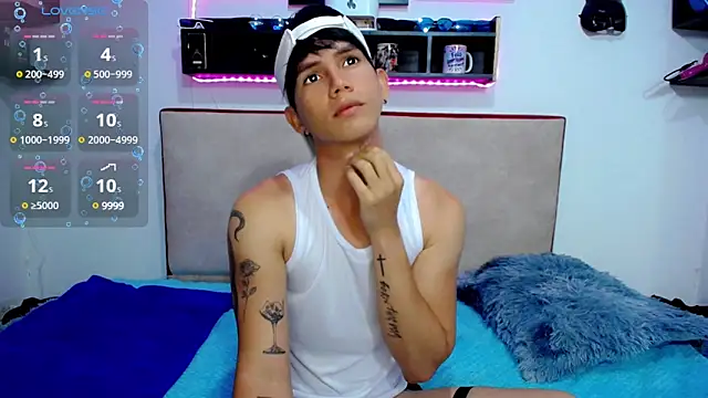 Snapshot of Tayson_Rivers chatting on 03-04-25, 09:00 Tayson Rivers online show from 03-04-25, 09:00