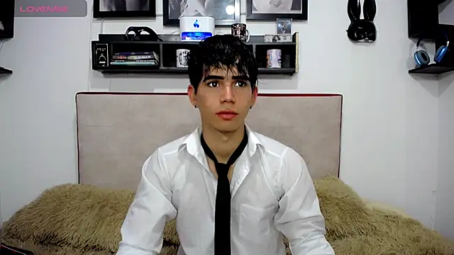 Snapshot of Tayson_Rivers chatting on 03-14-25, 08:17 Tayson Rivers online show from 03-14-25, 08:17
