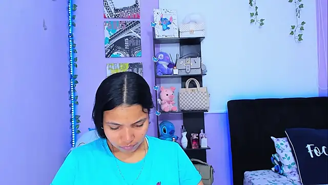 Snapshot of sara_mendez2 chatting on 03-07-25, 04:33 sara mendez2 online show from 03-07-25, 04:33