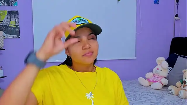 Snapshot of sara_mendez2 chatting on 03-15-25, 11:06 sara mendez2 online show from 03-15-25, 11:06