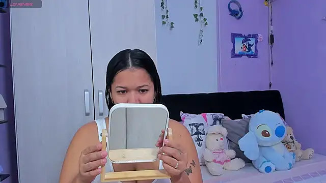 Snapshot of sara_mendez2 chatting on 09-19-25, 12:02 sara mendez2 online show from 09-19-25, 12:02