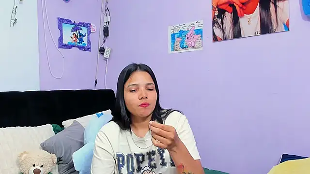 Snapshot of sara_mendez2 chatting on 10-21-25, 10:54 sara mendez2 online show from 10-21-25, 10:54