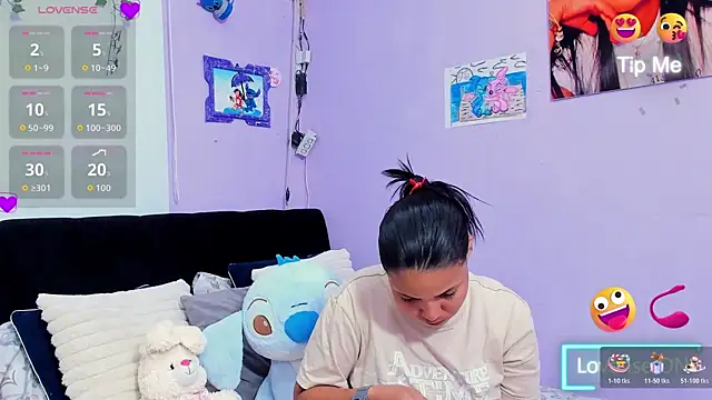 Snapshot of sara_mendez2 chatting on 11-15-25, 11:10 sara mendez2 online show from 11-15-25, 11:10