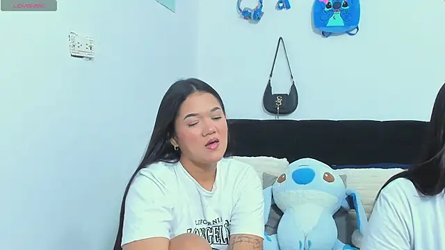 Snapshot of sara_mendez2 chatting on 12-14-25, 11:31 sara mendez2 online show from 12-14-25, 11:31