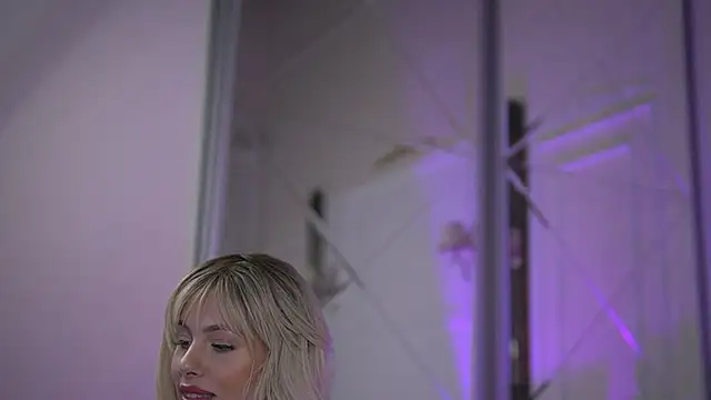 Snapshot of AdelineKing chatting on 03-03-25, 03:08 AdelineKing online show from 03-03-25, 03:08