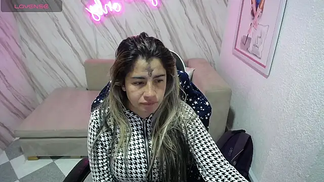 Valerie b online show from 03-06-25, 04:08