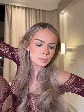 Snapshot of HotBella- chatting on 02-15-26, 06:04 HotBella- online show from 02-15-26, 06:04