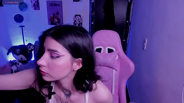 Snapshot of cami_mila9 chatting on 01-06-26, 11:51 cami mila9 online show from 01-06-26, 11:51