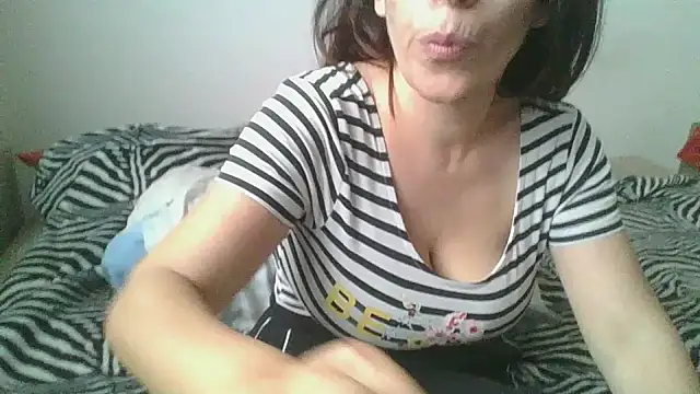 Snapshot of hairygirl80 chatting on 09-09-25, 01:21 hairygirl80 online show from 09-09-25, 01:21