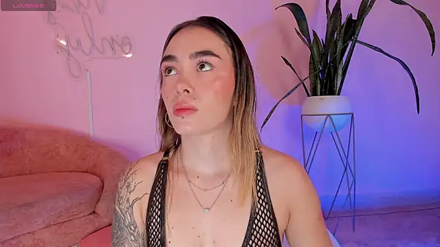 Snapshot of Lucy_Vega chatting on 10-31-25, 04:57 Lucy Vega online show from 10-31-25, 04:57