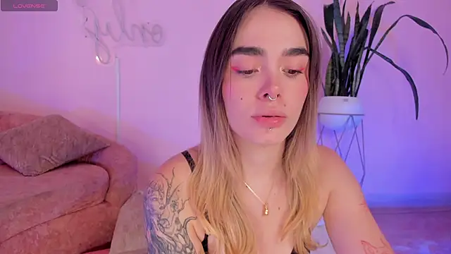 Snapshot of Lucy_Vega chatting on 11-01-25, 04:36 Lucy Vega online show from 11-01-25, 04:36