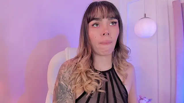 Snapshot of Lucy_Vega chatting on 12-05-25, 04:43 Lucy Vega online show from 12-05-25, 04:43