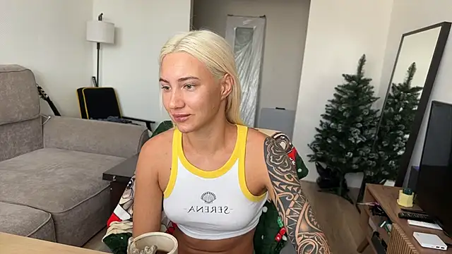 Snapshot of AnneBall chatting on 12-15-25, 08:07 AnneBall online show from 12-15-25, 08:07