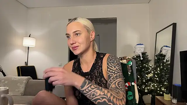 Snapshot of AnneBall chatting on 01-06-26, 07:17 AnneBall online show from 01-06-26, 07:17