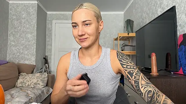 Snapshot of AnneBall chatting on 02-12-26, 09:15 AnneBall online show from 02-12-26, 09:15