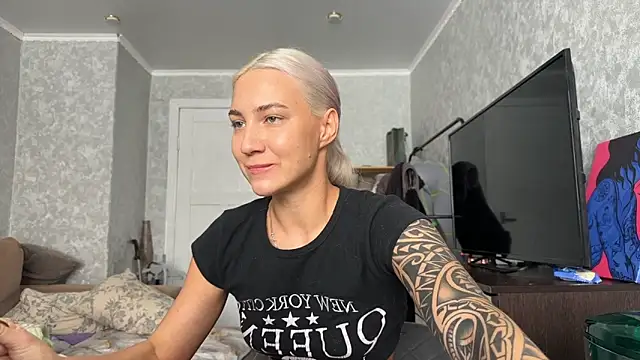 Snapshot of AnneBall chatting on 03-05-26, 07:04 AnneBall online show from 03-05-26, 07:04