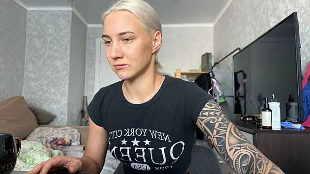 Snapshot of AnneBall chatting on 03-07-26, 08:33 AnneBall online show from 03-07-26, 08:33