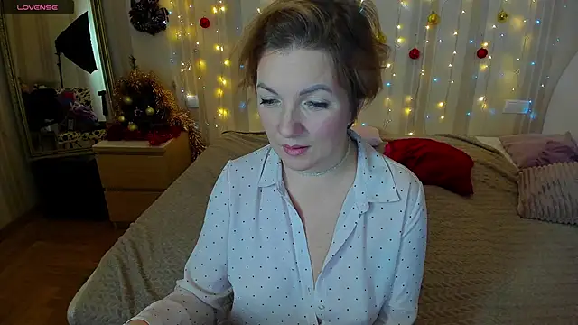 Snapshot of Katherine_Fox chatting on 12-12-24, 10:45 Katherine Fox online show from 12-12-24, 10:45