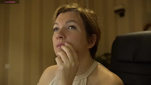 Snapshot of Katherine_Fox chatting on 12-13-24, 07:04 Katherine Fox online show from 12-13-24, 07:04