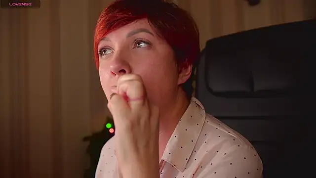 Snapshot of Katherine_Fox chatting on 02-13-25, 08:45 Katherine Fox online show from 02-13-25, 08:45