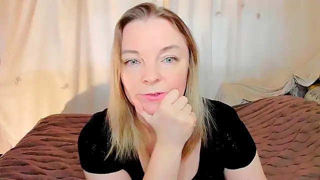 Snapshot of Regina__blue chatting on 03-06-26, 03:19 Regina blue online show from 03-06-26, 03:19