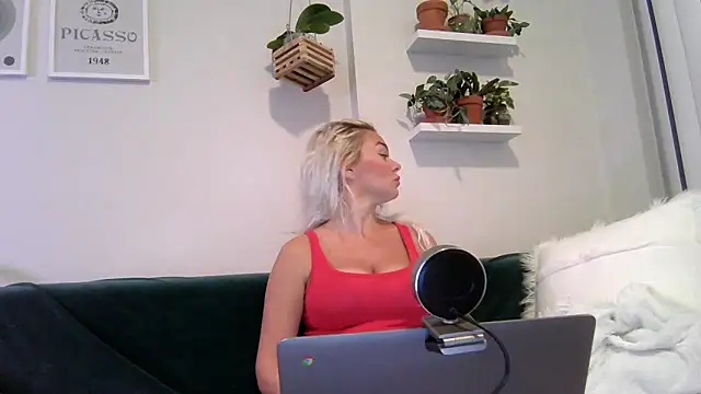 Snapshot of badblondebunny chatting on 12-16-25, 01:21 badblondebunny online show from 12-16-25, 01:21