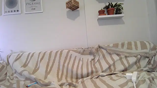 Snapshot of badblondebunny chatting on 12-22-25, 11:35 badblondebunny online show from 12-22-25, 11:35