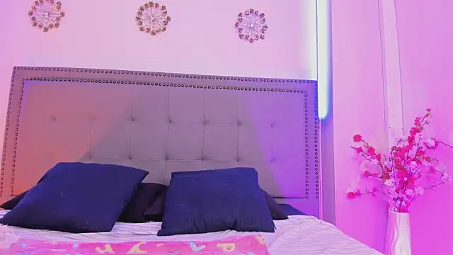 EvaaLovia1 online show from 06-12-26, 01:21
