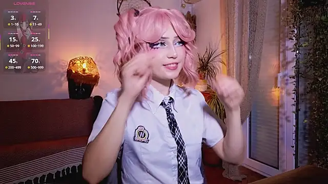 Snapshot of Carolina_Leep chatting on 06-13-26, 06:17 Carolina Leep online show from 06-13-26, 06:17