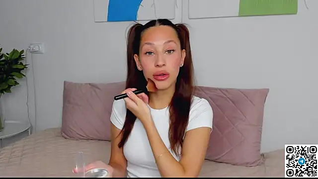 SelenaRousey online show from 05-04-26, 05:14