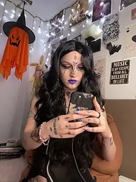 MoonAgnes online show from 04-20-26, 03:04