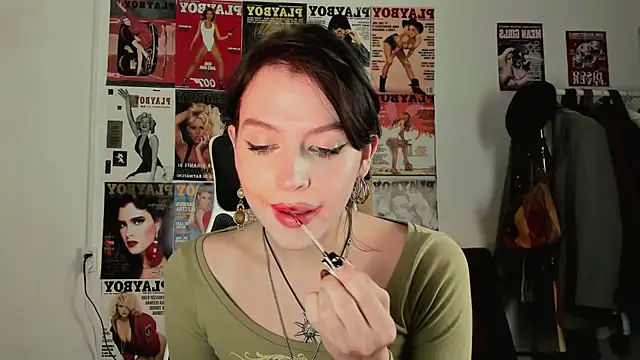 Niky  Jess online show from 11-19-25, 06:52