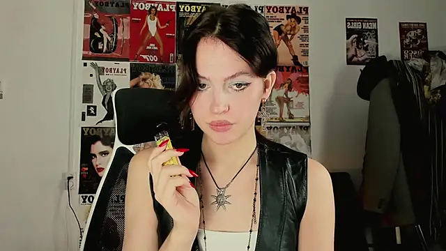 Niky  Jess online show from 12-17-25, 11:05