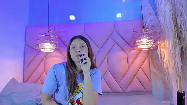 AngelaaCute  online show from 03-04-25, 12:12