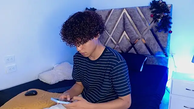 nickolas moon online show from 12-25-24, 04:12