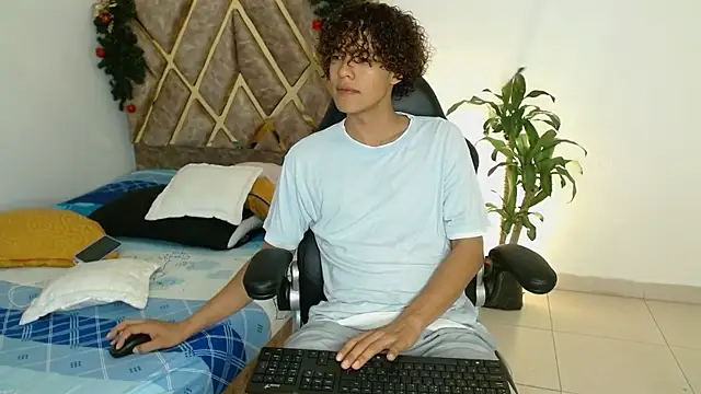 nickolas moon online show from 12-25-24, 06:41