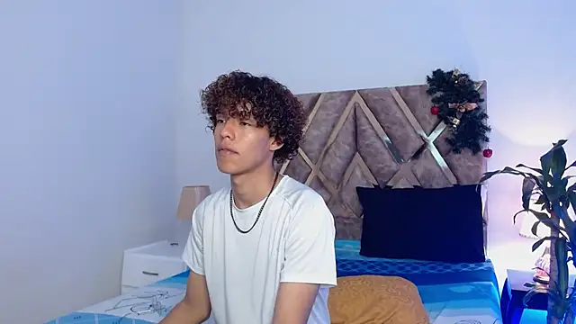 nickolas moon online show from 12-26-24, 03:42